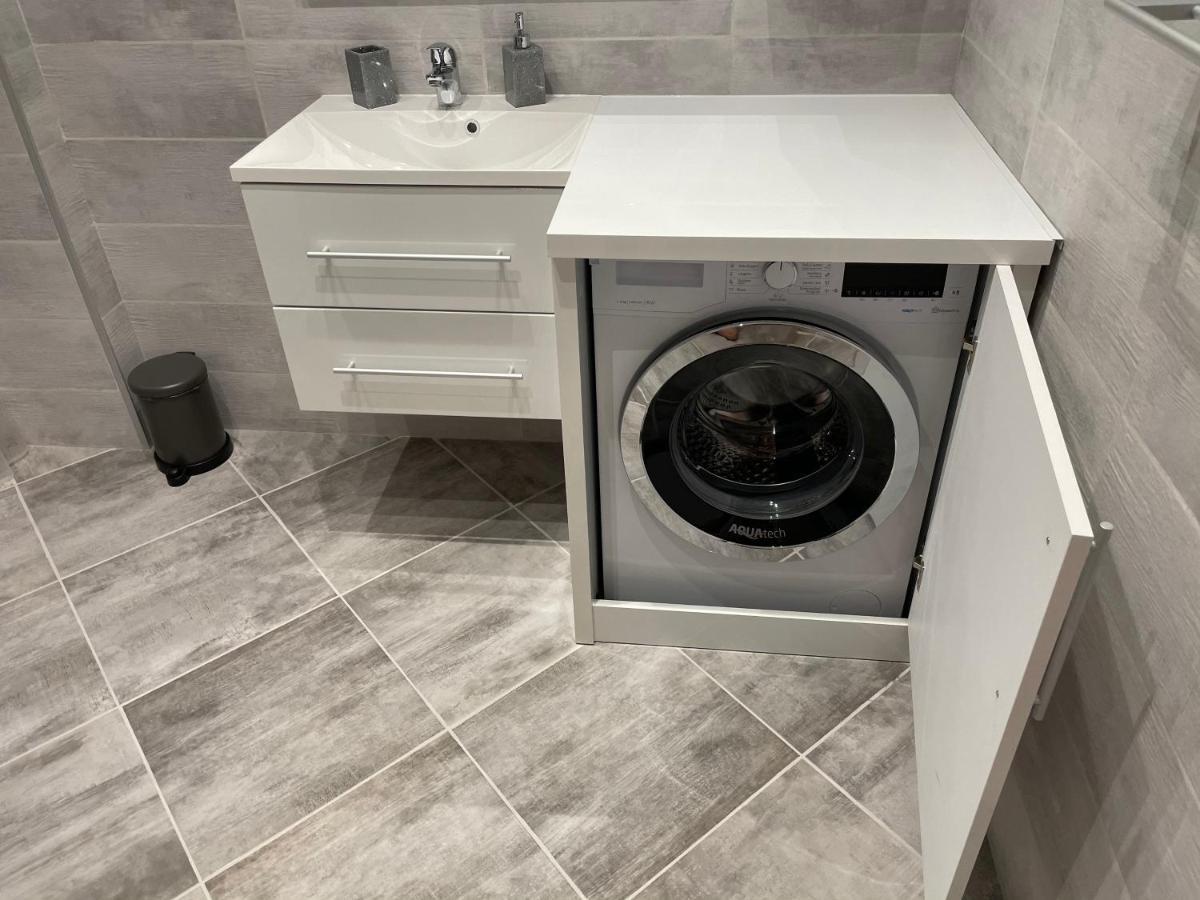 Fancy Westpark 2 Residence Lakeview W7 ブカレスト エクステリア 写真